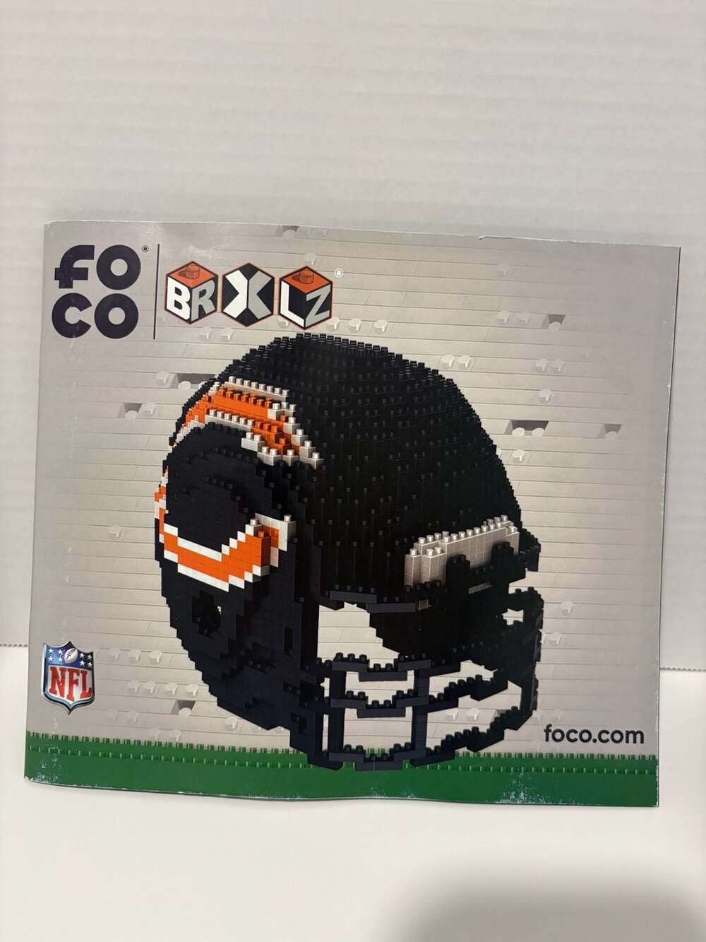 FOCO NFL Chicago Bears BRXLZ Helmet Building Kit Complete Set Open Box